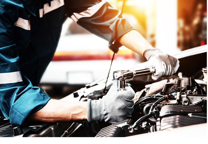 Checking engine oil during a service